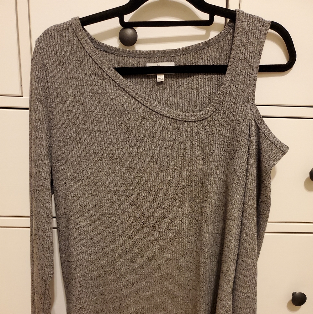 Cold shoulder Top
